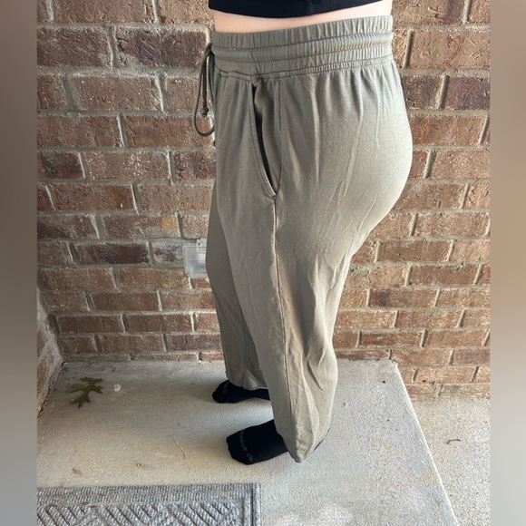 Lou & Grey Pants - Picture 2 of 7